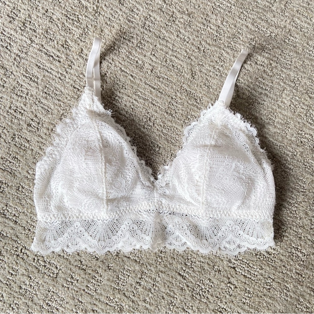 Gilly Hicks White Lace Bra